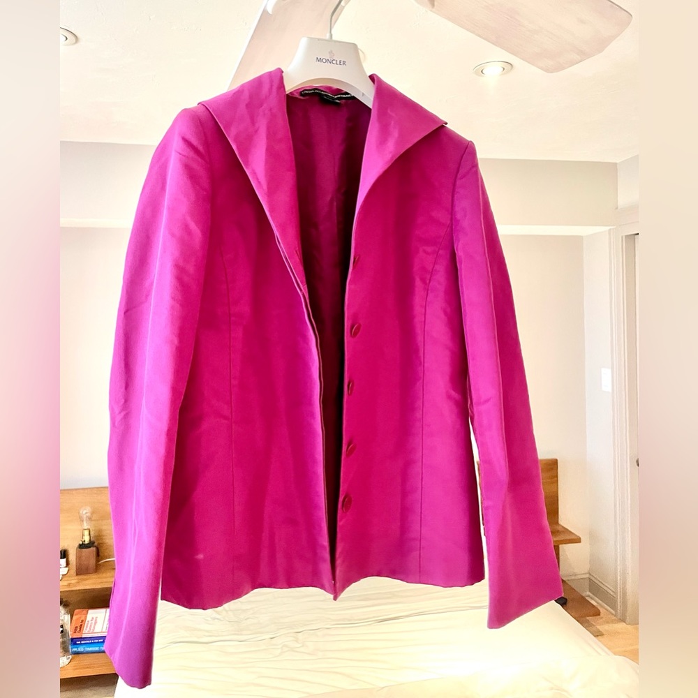 Silk Blazer size 4, fits like a 6.